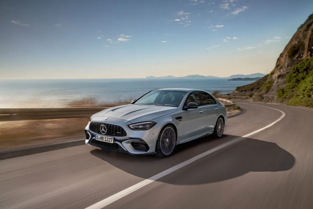AMG C 63 SEパフォーマンス(280km/h)